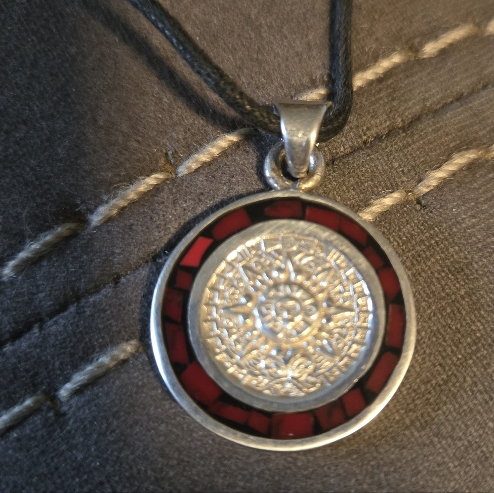 Vintage Mexican Sterling Silver Aztec Calendar Inlay Pendant - Picture 5 of 6